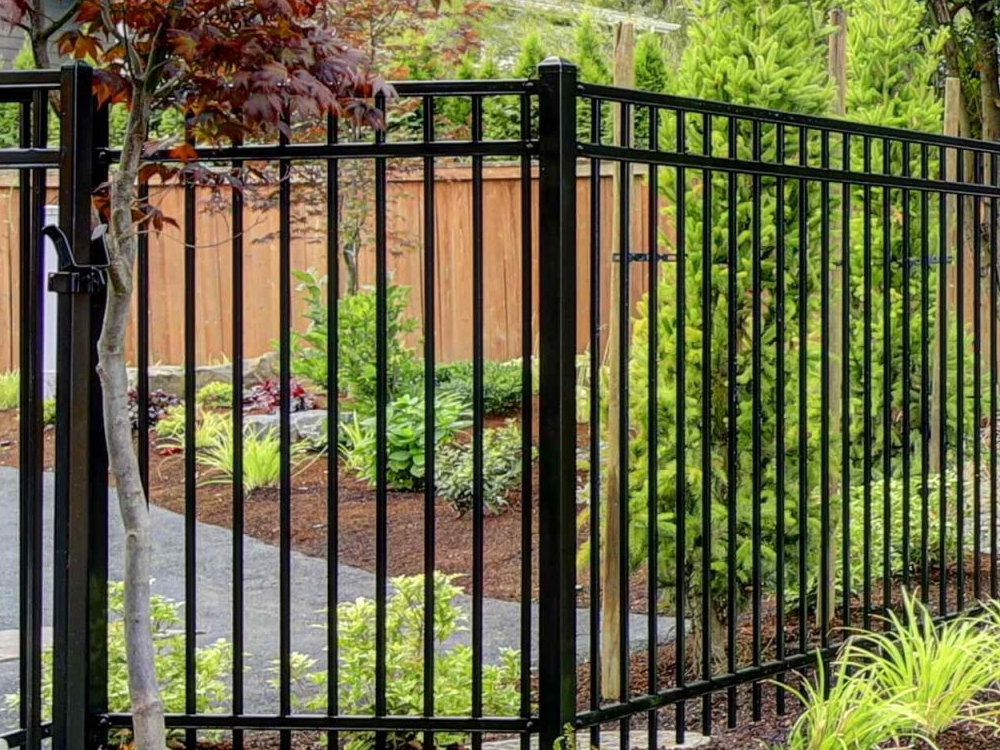 key features of aluminum fencing in Slidell Louisiana