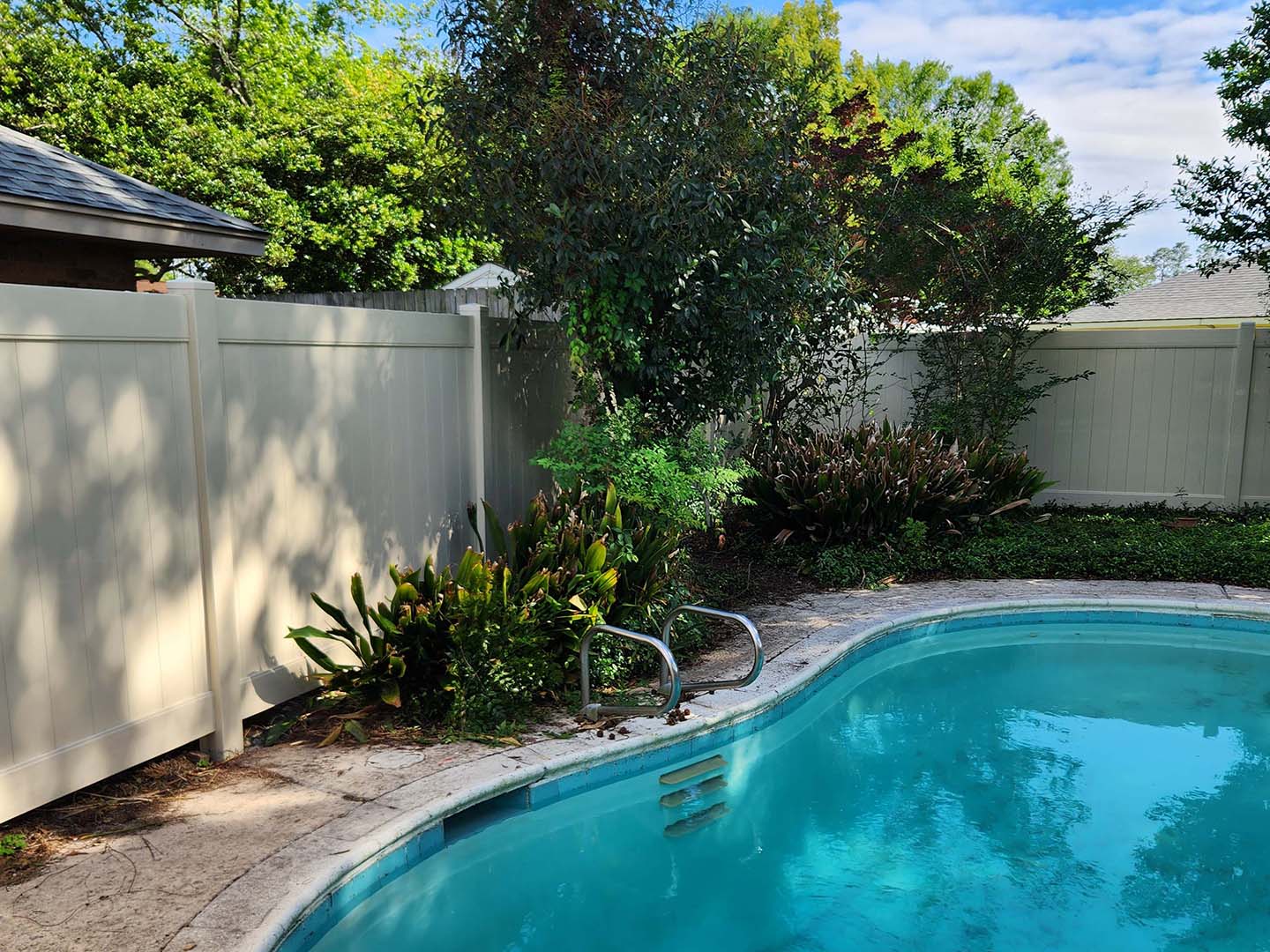 Tan full privacy vinyl pool fence with privacy slats in Slidell Lousiana, LA