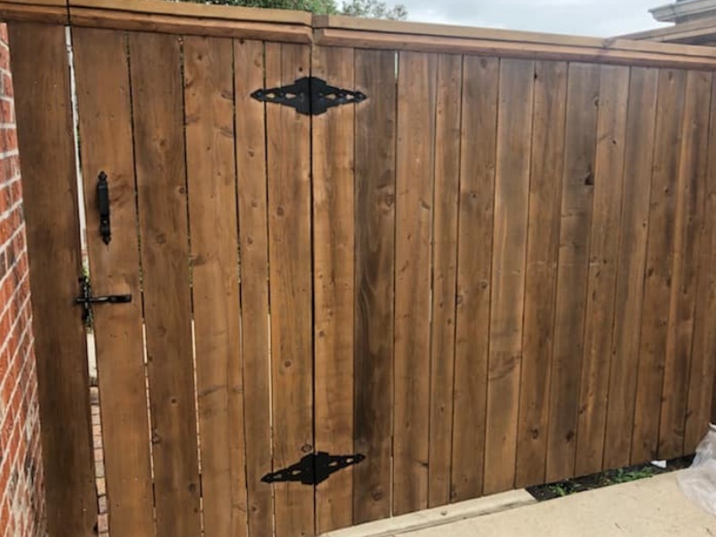 Diamondhead MS cap and trim style wood fence