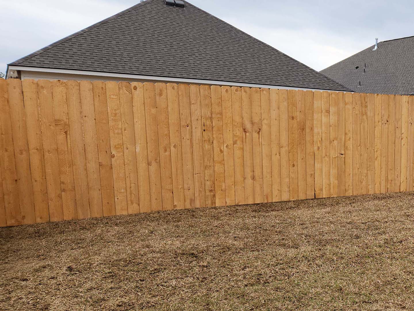 Wood stockade fence contractor in Slidell Louisiana