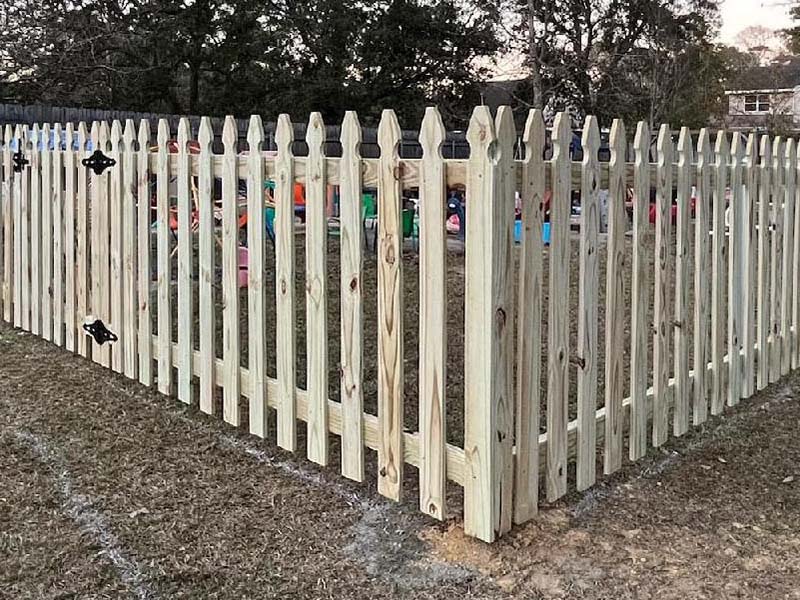 Wood picket fence company in Slidell Louisiana
